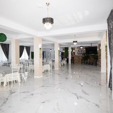 Готель Rem Garden Новачі-Страіні Екстер'єр фото