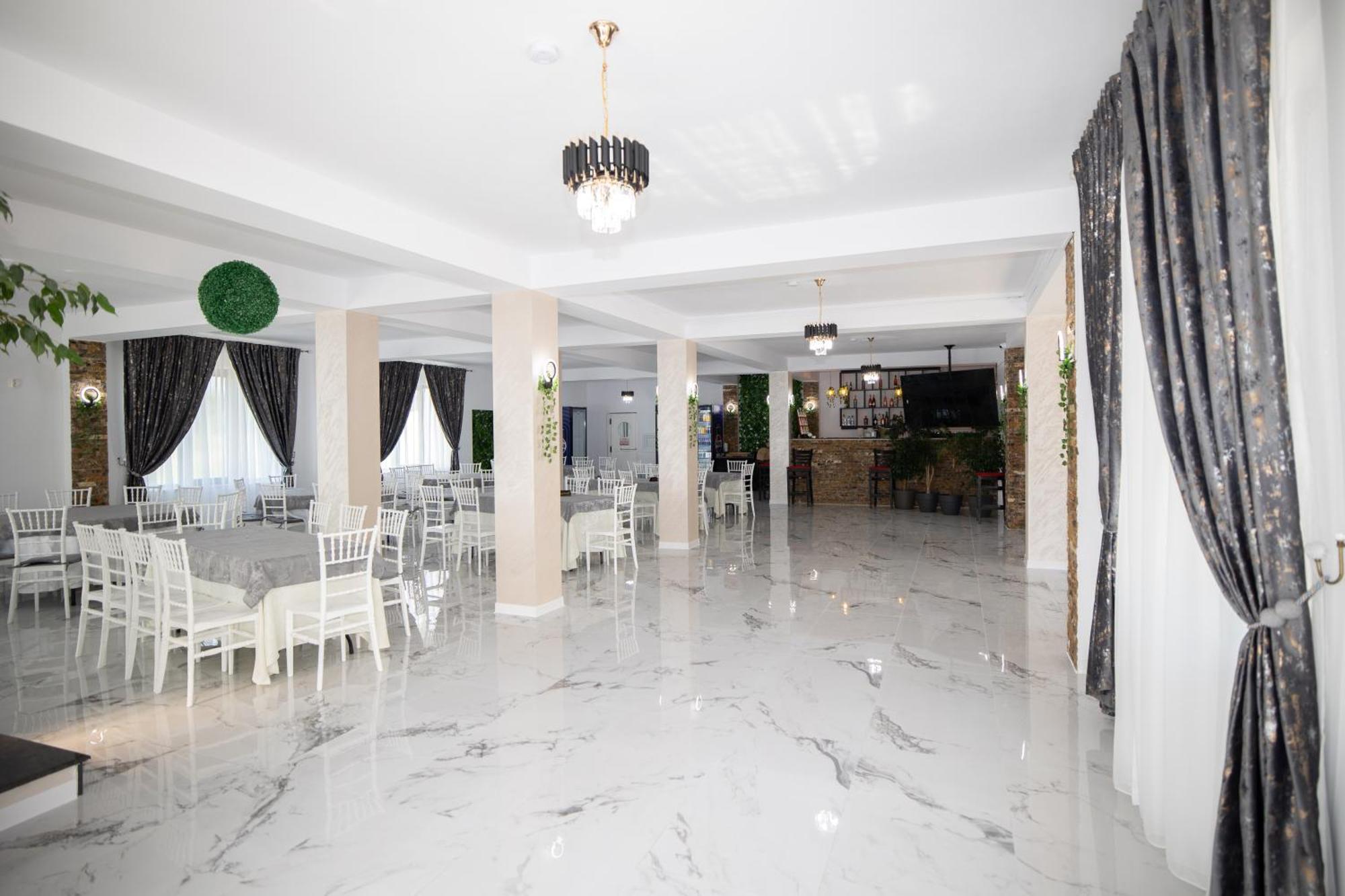 Готель Rem Garden Новачі-Страіні Екстер'єр фото