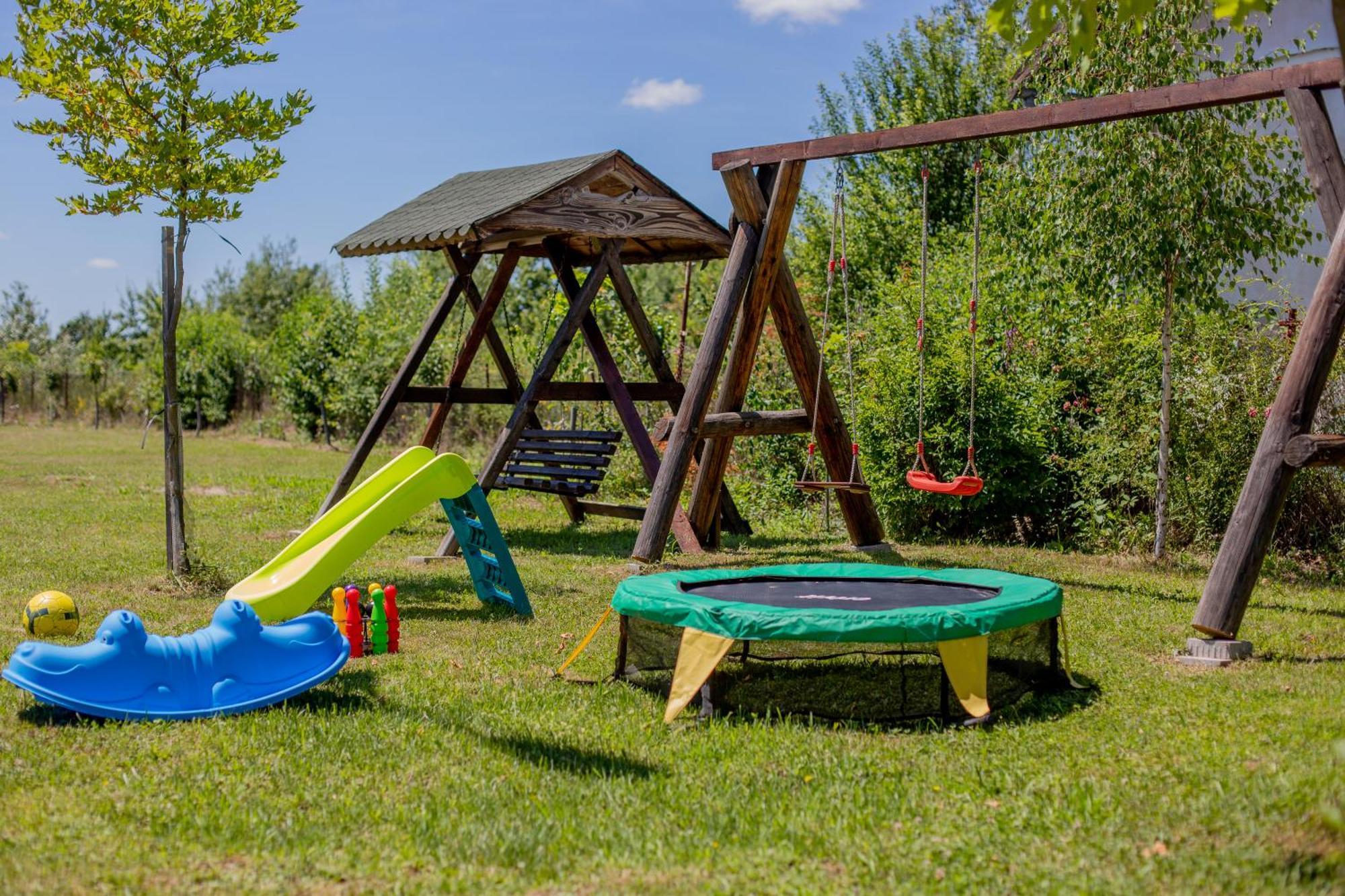 Готель Rem Garden Новачі-Страіні Екстер'єр фото