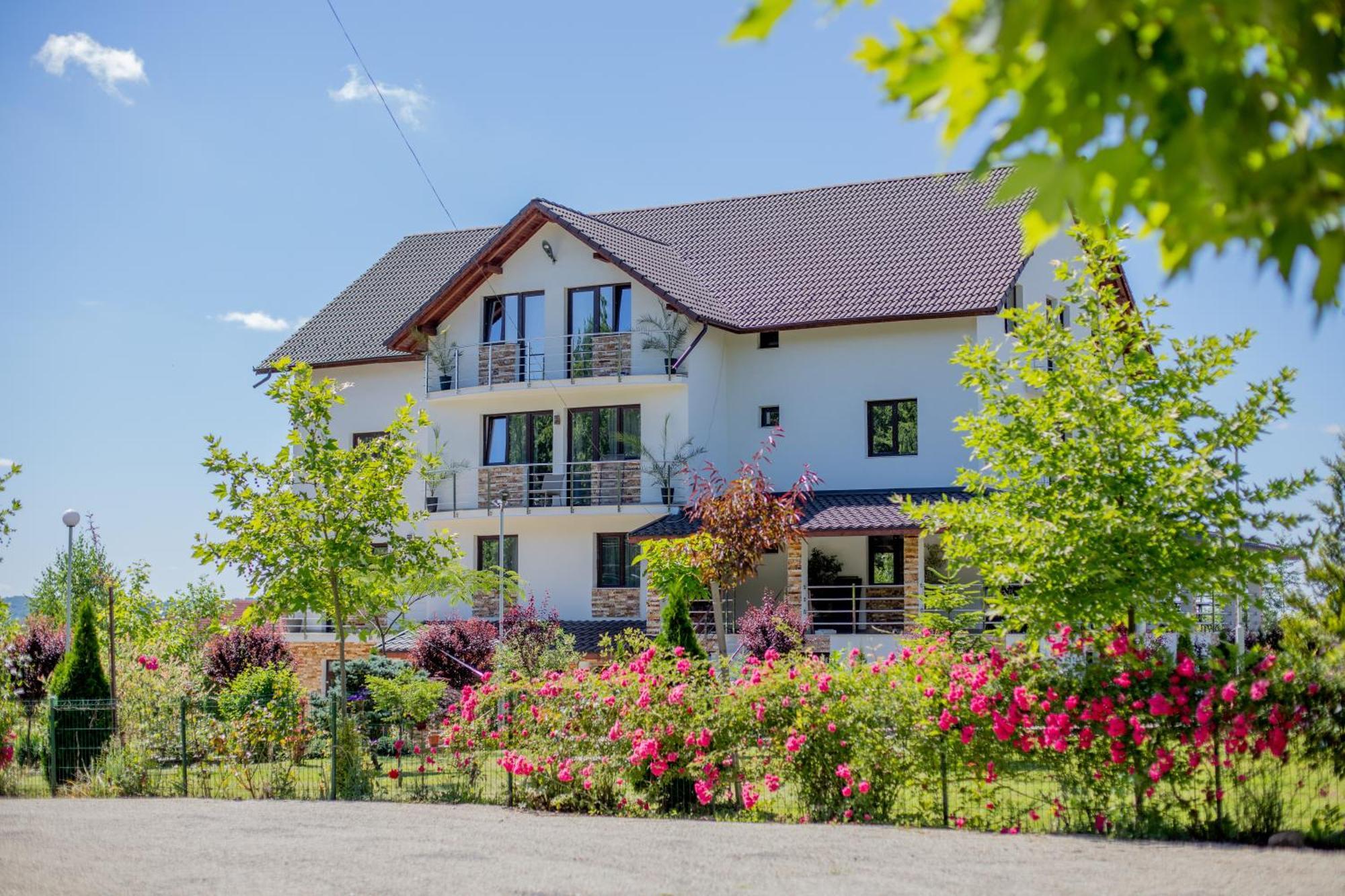 Готель Rem Garden Новачі-Страіні Екстер'єр фото